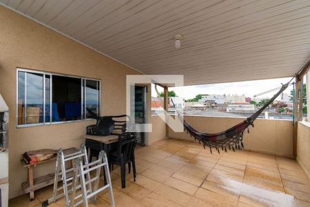 Casa à venda com 195m², 6 quartos e 2 vagas Casa à venda com 195m², 6 quartos e 2 vagasTerraço