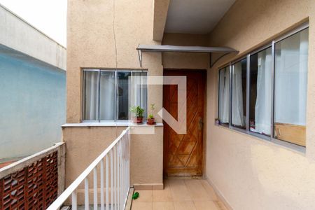Casa à venda com 195m², 6 quartos e 2 vagas Casa à venda com 195m², 6 quartos e 2 vagasCorredor