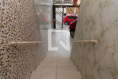 Casa à venda com 195m², 6 quartos e 2 vagas Casa à venda com 195m², 6 quartos e 2 vagasEscada / Entrada