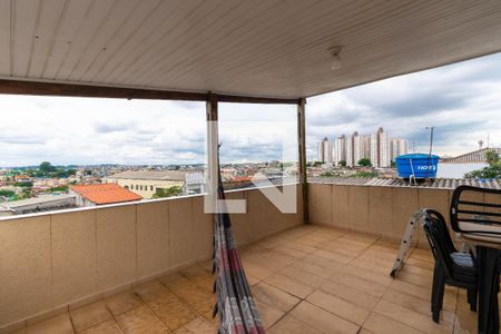 Casa à venda com 195m², 6 quartos e 2 vagas Casa à venda com 195m², 6 quartos e 2 vagasTerraço
