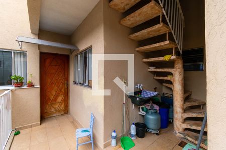 Casa à venda com 195m², 6 quartos e 2 vagas Casa à venda com 195m², 6 quartos e 2 vagasCorredor