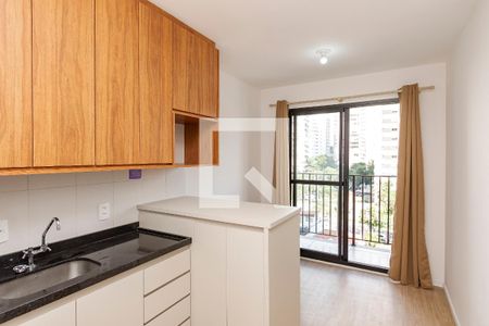 Sala/ Cozinha de apartamento à venda com 1 quarto, 30m² em Campo Belo, São Paulo