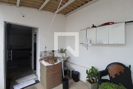 Casa à venda com 90m², 3 quartos e 1 vagaÁrea de Serviço