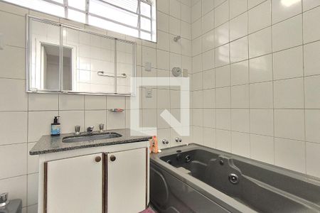 Casa à venda com 725m², 4 quartos e 4 vagasBanheiro do Quarto 2