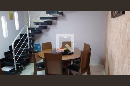 Casa à venda com 3 quartos, 210m² em Vila Tolstoi, São Paulo