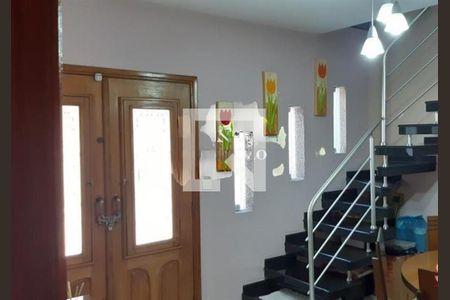 Casa à venda com 3 quartos, 210m² em Vila Tolstoi, São Paulo