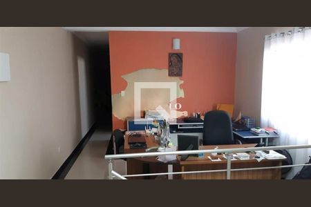 Casa à venda com 3 quartos, 210m² em Vila Tolstoi, São Paulo