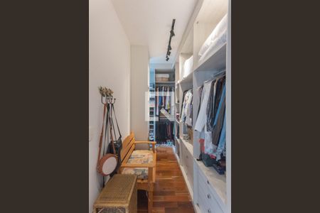 Casa de condomínio à venda com 480m², 4 quartos e 2 vagasCloset da Suíte 1