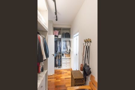 Casa de condomínio à venda com 480m², 4 quartos e 2 vagasCloset da Suíte 1