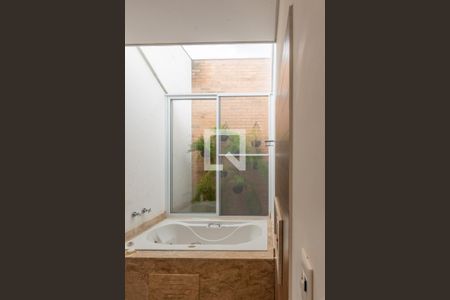 Casa de condomínio à venda com 480m², 4 quartos e 2 vagasBanheiro da Suíte 1