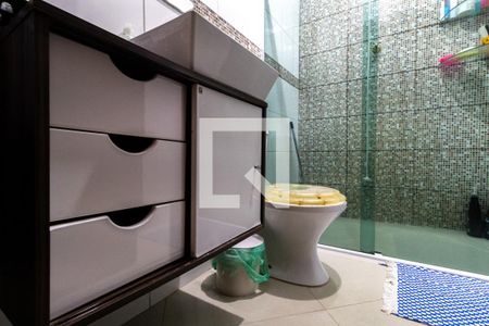 Casa à venda com 220m², 3 quartos e 2 vagasBanheiro 