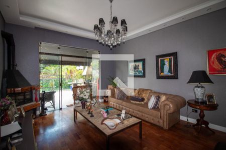 Sala de casa à venda com 3 quartos, 220m² em Jardim das Vertentes, São Paulo