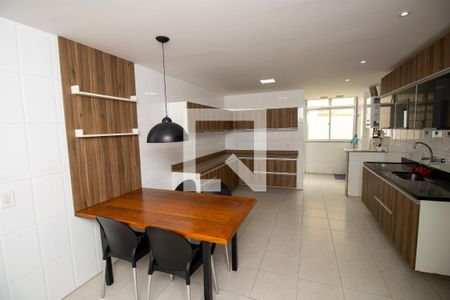 Apartamento à venda com 297m², 5 quartos e 3 vagasCozinha
