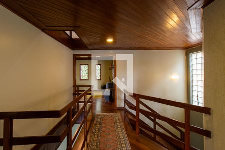 Casa de condomínio para alugar com 390m², 3 quartos e 6 vagasCorredor