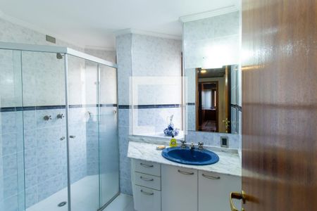 Casa de condomínio para alugar com 390m², 3 quartos e 6 vagasBanheiro