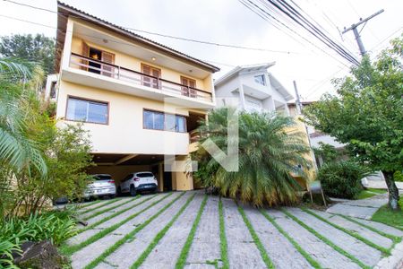 Casa de condomínio para alugar com 390m², 3 quartos e 6 vagasFachada