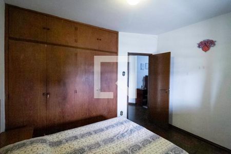 Casa à venda com 300m², 4 quartos e 3 vagas Casa à venda com 300m², 4 quartos e 3 vagasQuarto 1