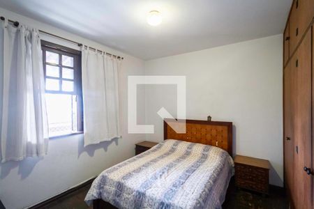 Casa à venda com 300m², 4 quartos e 3 vagas Casa à venda com 300m², 4 quartos e 3 vagasQuarto 1