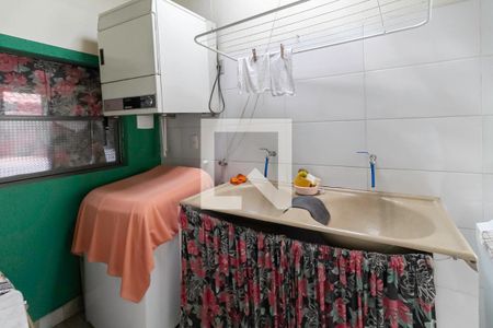 Casa à venda com 300m², 4 quartos e 3 vagas Casa à venda com 300m², 4 quartos e 3 vagasÁrea de serviço