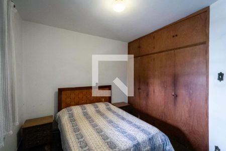 Casa à venda com 300m², 4 quartos e 3 vagas Casa à venda com 300m², 4 quartos e 3 vagasQuarto 1