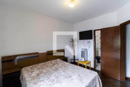 Casa à venda com 300m², 4 quartos e 3 vagas Casa à venda com 300m², 4 quartos e 3 vagasSuíte