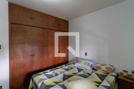 Casa à venda com 300m², 4 quartos e 3 vagas Casa à venda com 300m², 4 quartos e 3 vagasQuarto 2