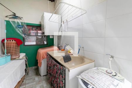 Casa à venda com 300m², 4 quartos e 3 vagas Casa à venda com 300m², 4 quartos e 3 vagasÁrea de serviço