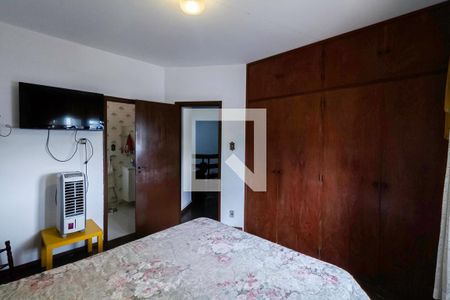 Casa à venda com 300m², 4 quartos e 3 vagas Casa à venda com 300m², 4 quartos e 3 vagasSuíte