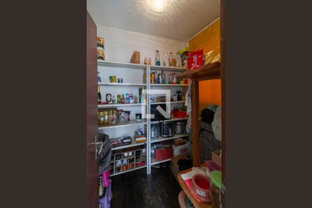 Casa à venda com 300m², 4 quartos e 3 vagas Casa à venda com 300m², 4 quartos e 3 vagasDespensa