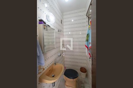 Casa à venda com 300m², 4 quartos e 3 vagas Casa à venda com 300m², 4 quartos e 3 vagasBanheiro de serviço