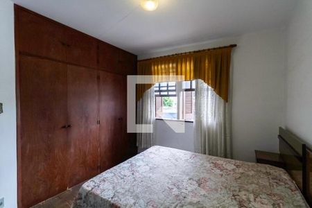 Casa à venda com 300m², 4 quartos e 3 vagas Casa à venda com 300m², 4 quartos e 3 vagasSuíte