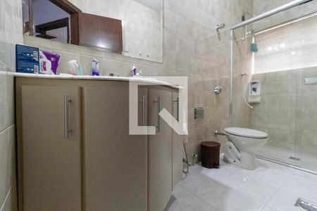 Casa à venda com 300m², 4 quartos e 3 vagas Casa à venda com 300m², 4 quartos e 3 vagasBanheiro social