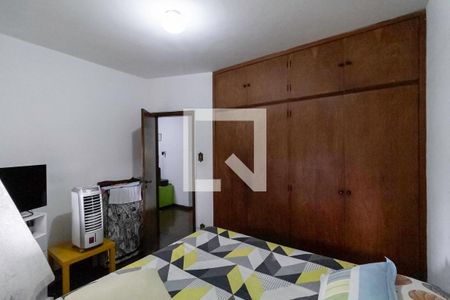 Casa à venda com 300m², 4 quartos e 3 vagas Casa à venda com 300m², 4 quartos e 3 vagasQuarto 2