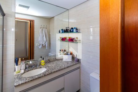 Apartamento à venda com 127m², 3 quartos e 2 vagas Apartamento à venda com 127m², 3 quartos e 2 vagasBanheiro da Suíte