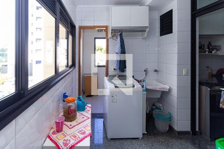 Apartamento à venda com 127m², 3 quartos e 2 vagas Apartamento à venda com 127m², 3 quartos e 2 vagasÁrea de Serviço