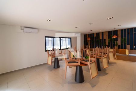 Apartamento para alugar com 55m², 2 quartos e 1 vaga Apartamento para alugar com 55m², 2 quartos e 1 vagaÁrea comum - Salão de festas