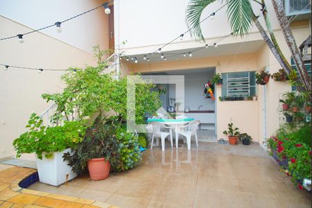 Casa à venda com 250m², 3 quartos e 3 vagasFachada Churrasqueira