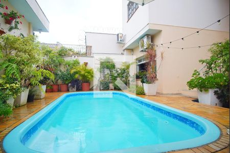Casa à venda com 250m², 3 quartos e 3 vagasPiscina