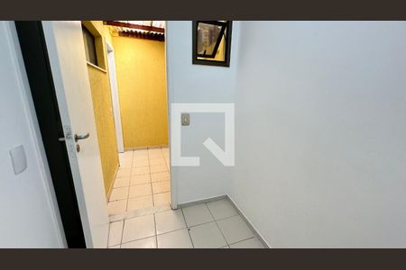 Apartamento à venda com 250m², 5 quartos e 2 vagas Apartamento à venda com 250m², 5 quartos e 2 vagasQuarto de Serviço