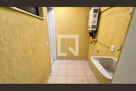 Apartamento à venda com 250m², 5 quartos e 2 vagas Apartamento à venda com 250m², 5 quartos e 2 vagasÁrea de Serviço