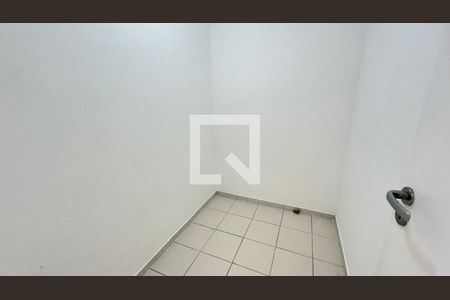 Apartamento à venda com 250m², 5 quartos e 2 vagas Apartamento à venda com 250m², 5 quartos e 2 vagasQuarto de Serviço