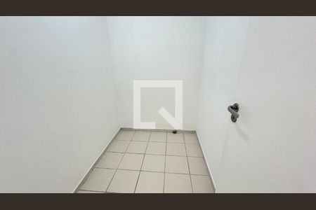 Apartamento à venda com 250m², 5 quartos e 2 vagas Apartamento à venda com 250m², 5 quartos e 2 vagasQuarto de Serviço
