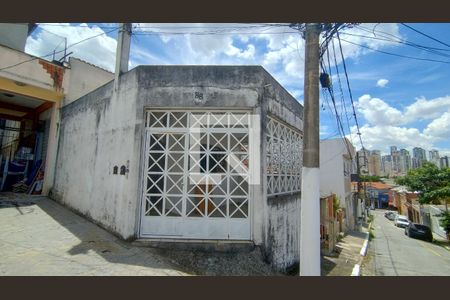 Casa para alugar com 320m², 4 quartos e 1 vaga Casa para alugar com 320m², 4 quartos e 1 vagaFachada