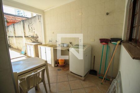 Casa para alugar com 320m², 4 quartos e 1 vaga Casa para alugar com 320m², 4 quartos e 1 vagaÁrea de Serviço