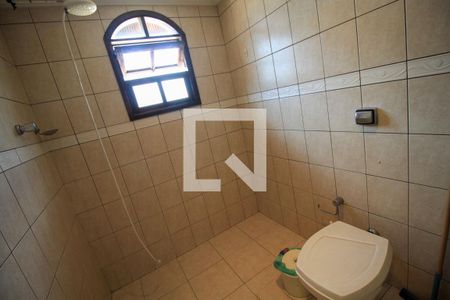 Casa para alugar com 320m², 4 quartos e 1 vaga Casa para alugar com 320m², 4 quartos e 1 vagaBanheiro de Serviço