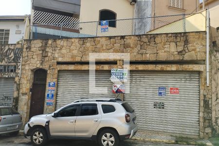 Casa à venda com 230m², 4 quartos e 2 vagasFachada