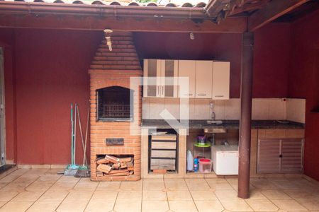 Casa à venda com 147m², 3 quartos e 2 vagas Casa à venda com 147m², 3 quartos e 2 vagasQuintal / Churrasqueira