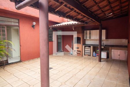 Casa à venda com 147m², 3 quartos e 2 vagas Casa à venda com 147m², 3 quartos e 2 vagasQuintal / Churrasqueira