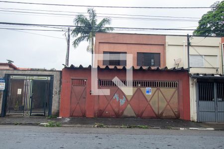 Casa à venda com 147m², 3 quartos e 2 vagas Casa à venda com 147m², 3 quartos e 2 vagasFachada