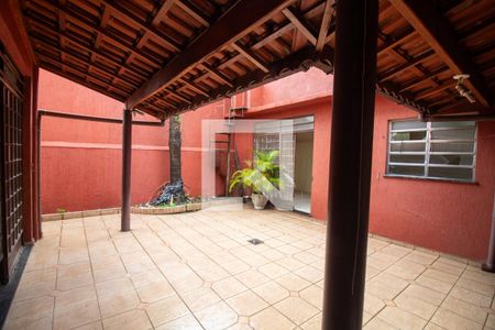 Casa à venda com 147m², 3 quartos e 2 vagas Casa à venda com 147m², 3 quartos e 2 vagasQuintal / Churrasqueira